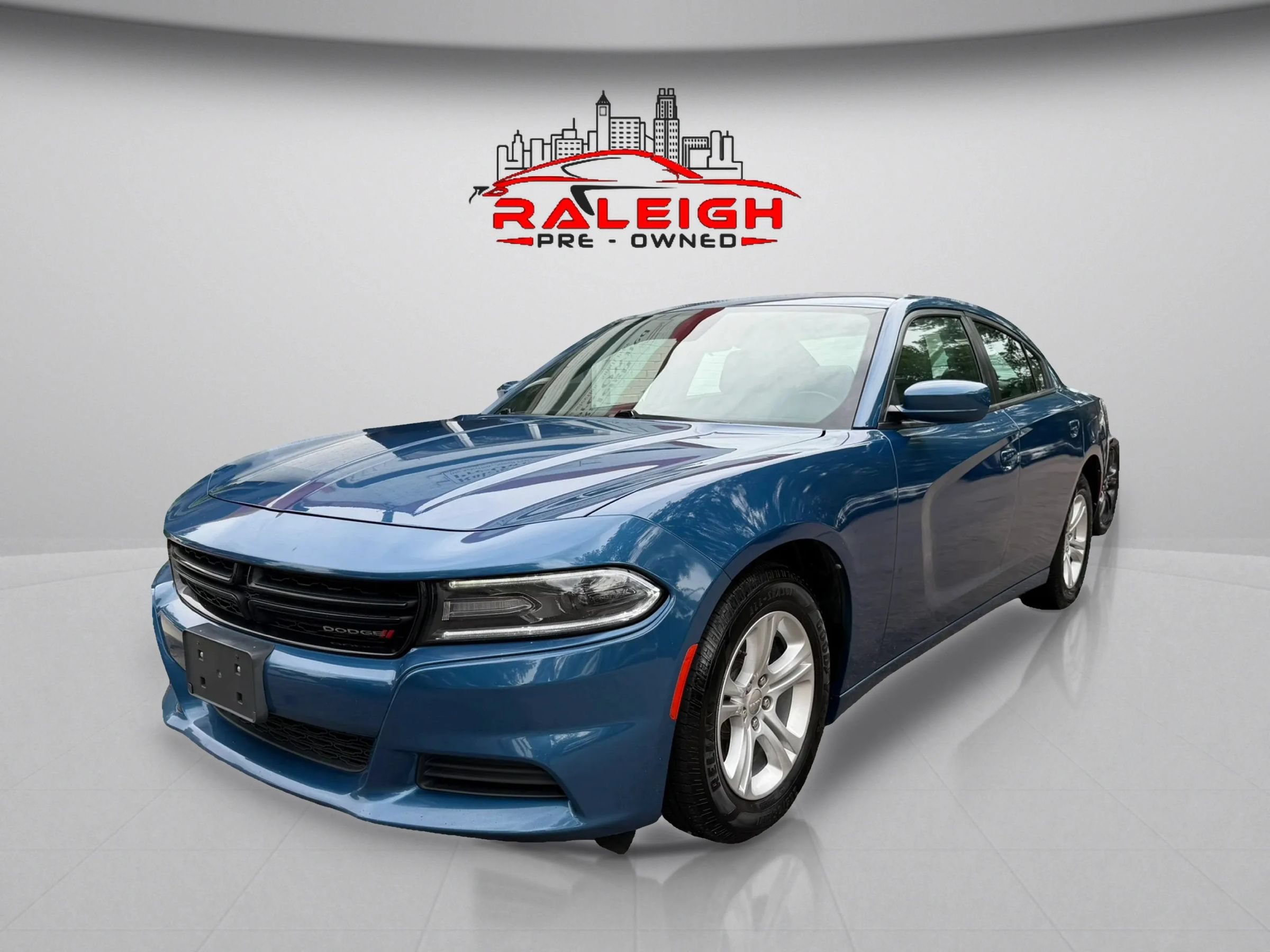 Used 2021 Dodge Charger SXT w/ Leather Interior Group RWD image 2