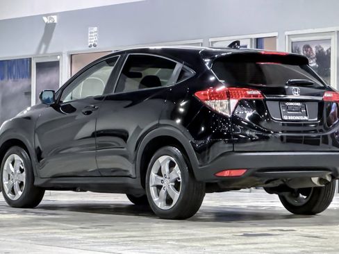 Used 2021 Honda HR-V LX image 3