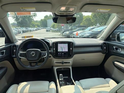 Certified 2024 Volvo XC40 B5 Plus AWD/4WD image 10