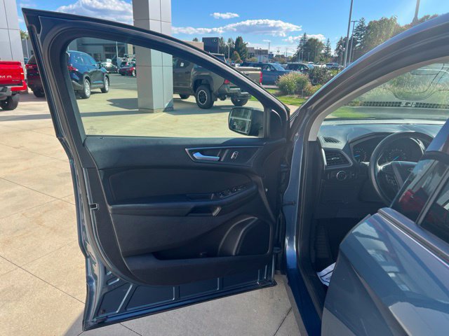 Used 2019 Ford Edge SE FWD image 24