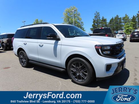 New 2026 Ford Expedition Platinum w/ Stealth Appearance Package AWD/4WD image 1