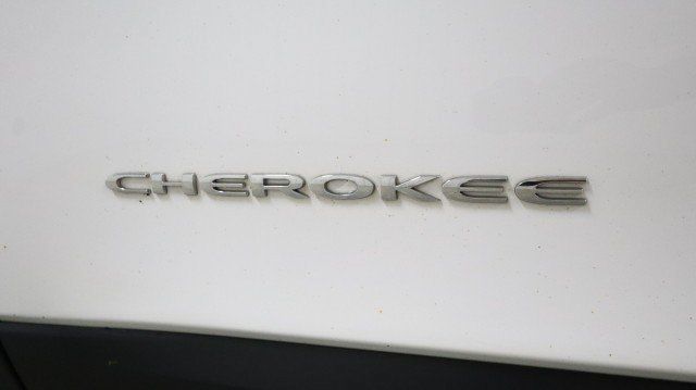 Used 2020 Jeep Cherokee Latitude Plus w/ Cold Weather Group AWD/4WD image 22