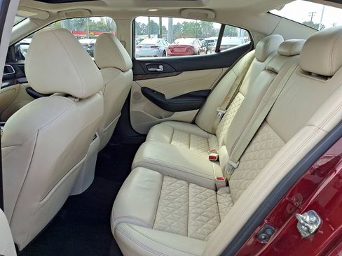 Used 2016 Nissan Maxima Platinum w/ Interior Lighting Package image 9