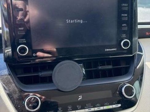 Used 2022 Toyota Corolla LE image 11