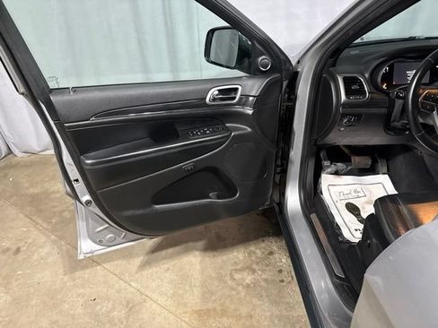 Used 2019 Jeep Grand Cherokee Limited AWD/4WD image 13
