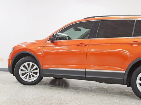 Used 2018 Volkswagen Tiguan SE w/ Panoramic Sunroof Package FWD image 11