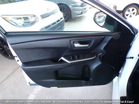 Used 2016 Toyota Camry SE FWD image 12
