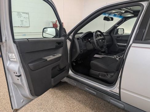 Used 2011 Ford Escape XLT w/ 202A Rapid Spec Order Code AWD/4WD image 17