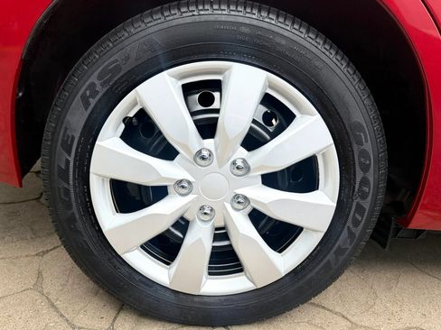 Used 2015 Toyota Corolla LE FWD image 40