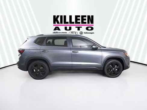 Used 2025 Volkswagen Taos SEL image 8