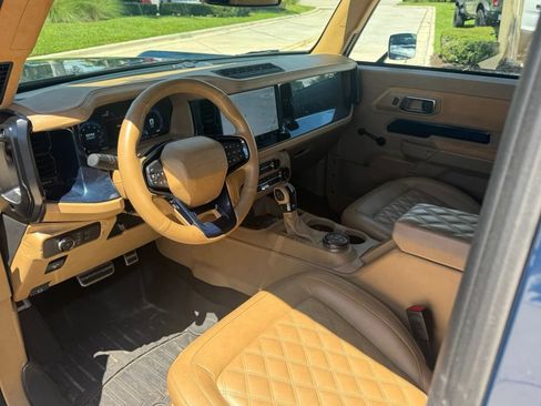 Used 2025 Ford Bronco Badlands AWD/4WD image 3
