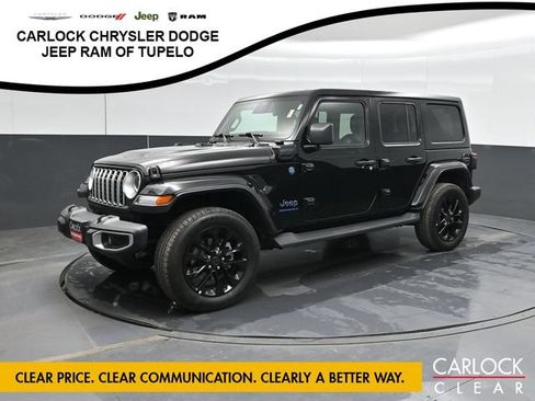 Used 2025 Jeep Wrangler Unlimited Sahara AWD/4WD image 8