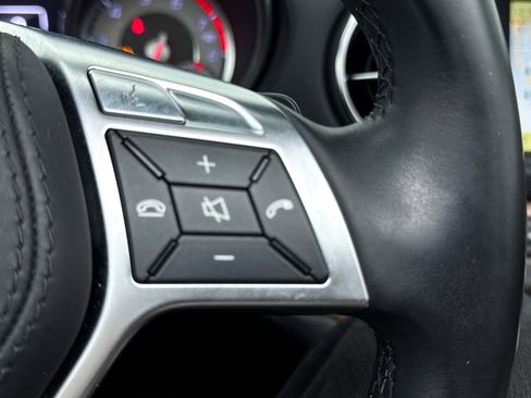 Used 2013 Mercedes-Benz SL 550 image 21