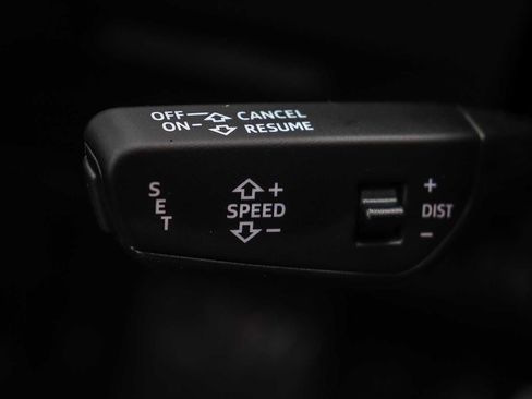 Used 2023 Audi e-tron Premium w/ Convenience Plus Package image 31