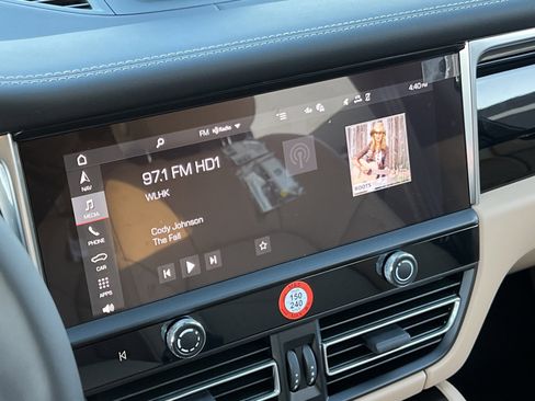 New 2026 Porsche Macan image 26