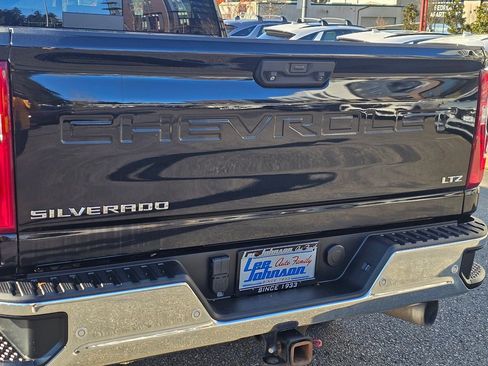 Used 2020 Chevrolet Silverado 2500 LTZ w/ LTZ Premium Package image 26