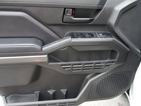 Used 2026 Toyota Tacoma SR5 AWD/4WD image 21