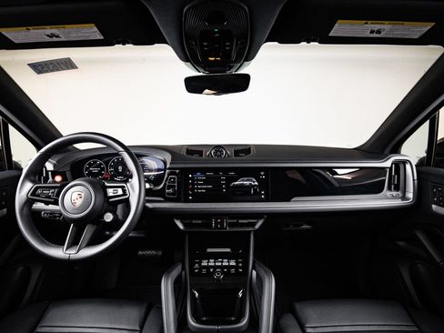 Certified 2026 Porsche Cayenne AWD/4WD image 25