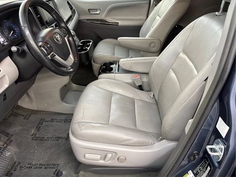 Used 2015 Toyota Sienna XLE w/ XLE Navigation Package AWD/4WD image 13