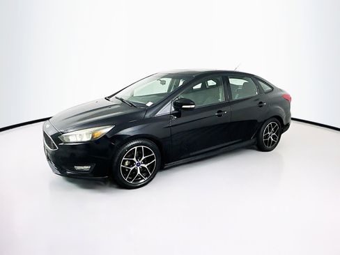 Used 2017 Ford Focus SEL image 4