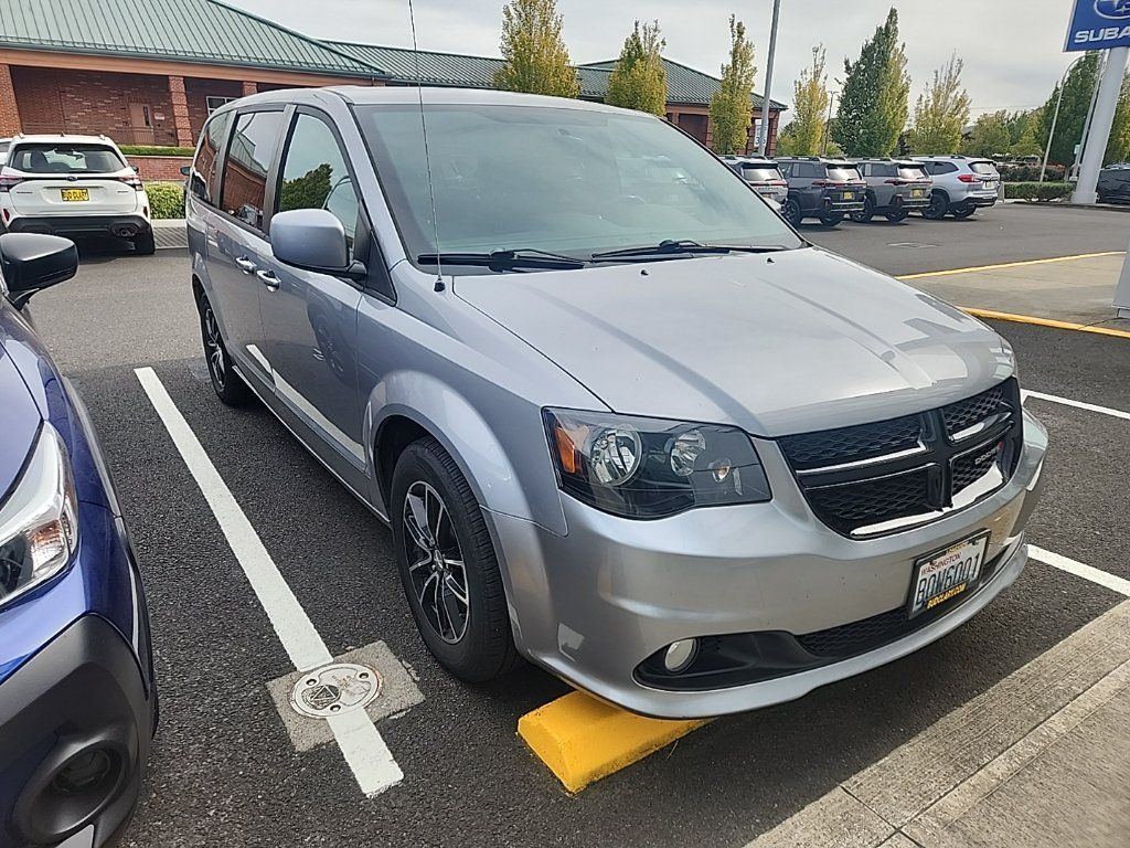 Used 2018 Dodge Grand Caravan SE FWD image 1