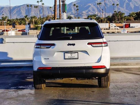 New 2025 Jeep Grand Cherokee L Laredo image 8