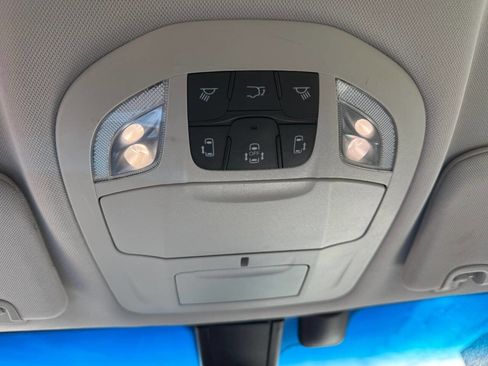 Used 2018 Chrysler Pacifica Touring-L image 22