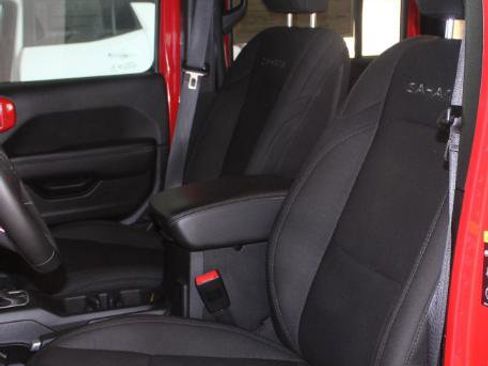 Used 2020 Jeep Wrangler Unlimited Sahara image 19