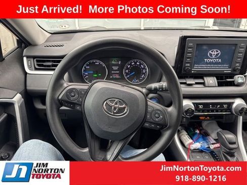 Used 2021 Toyota RAV4 XLE AWD/4WD image 10