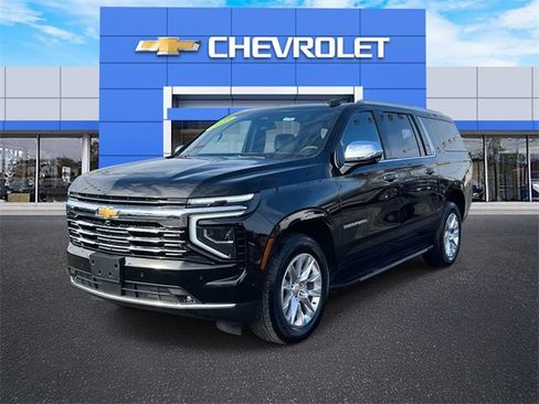 Used 2025 Chevrolet Suburban Premier image 2