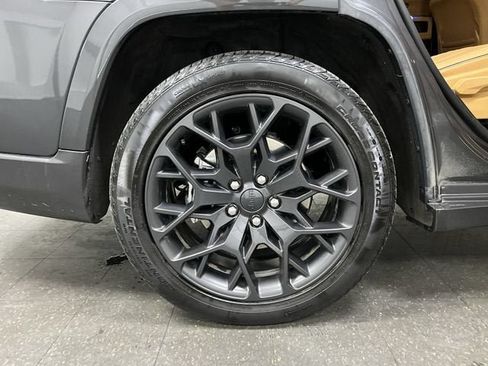 Used 2024 Jeep Grand Cherokee L Summit AWD/4WD image 34