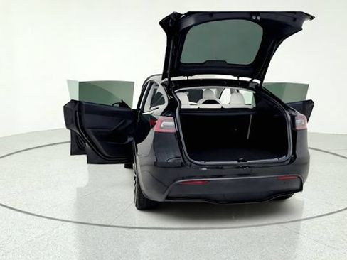 Used 2025 Tesla Model Y Long Range AWD/4WD image 17