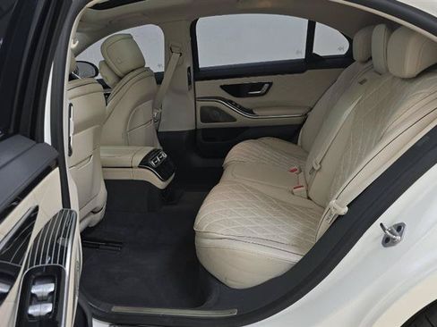 Used 2023 Mercedes-Benz S 500 4MATIC image 8