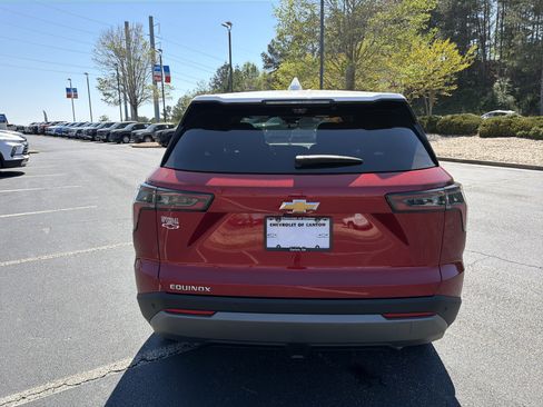Used 2026 Chevrolet Equinox LT w/ Safety and Technology Package FWD image 6