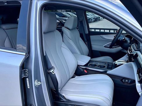 Used 2026 Acura MDX FWD w/ Technology Package image 9