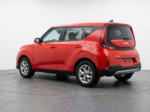 Used 2025 Kia Soul LX w/ LX Technology Package image 6