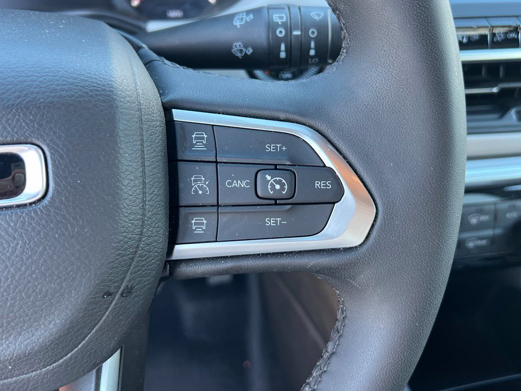 Used 2025 Jeep Compass Limited AWD/4WD image 29