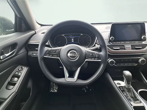 Used 2024 Nissan Altima 2.5 SV FWD image 20