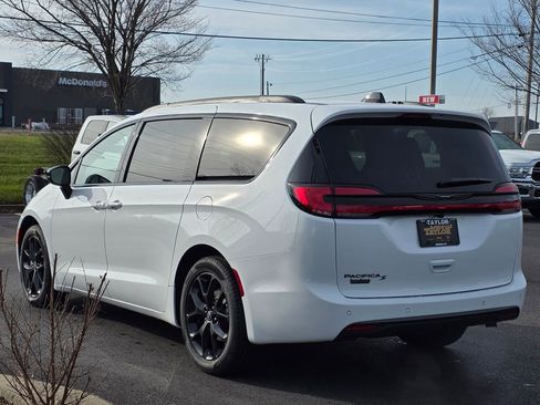 New 2026 Chrysler Pacifica Select image 7