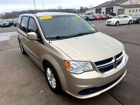Used 2014 Dodge Grand Caravan SXT image 3