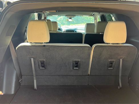 Used 2022 Chevrolet Traverse LS FWD image 19