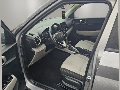 Used 2024 Hyundai Venue SEL FWD image 6