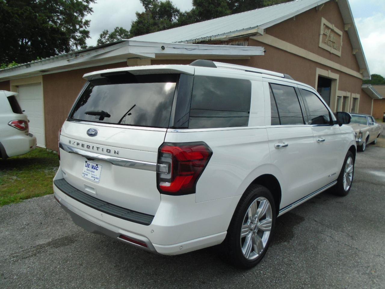 Used 2024 Ford Expedition Platinum RWD image 6