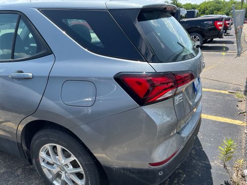 Used 2024 Chevrolet Equinox LS w/ Driver Confidence II Package FWD image 9