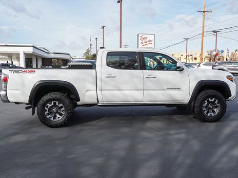 Used 2023 Toyota Tacoma TRD Off-Road image 9