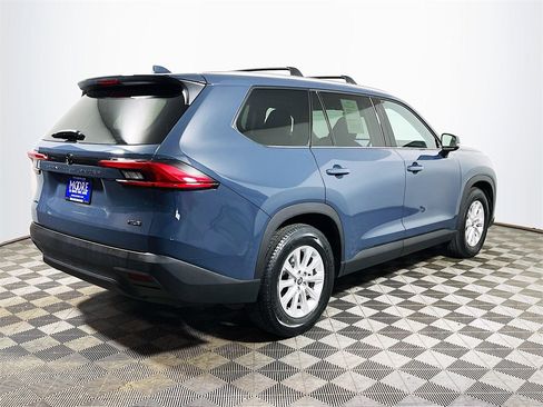 Certified 2024 Toyota Grand Highlander XLE image 8