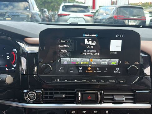 Used 2024 Nissan Pathfinder Platinum AWD/4WD image 16