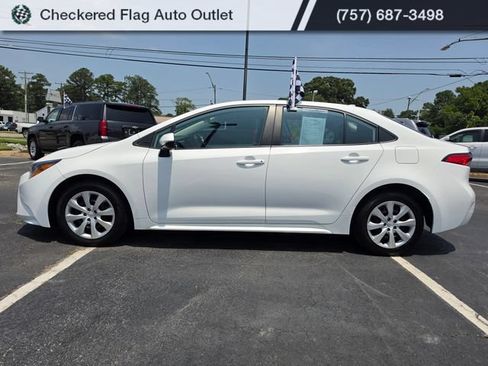 Used 2024 Toyota Corolla LE FWD image 3