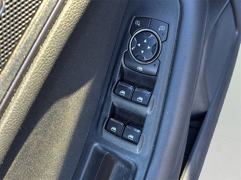 Used 2018 Ford Edge SE image 18