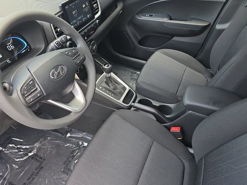 Used 2026 Hyundai Venue SE FWD image 9